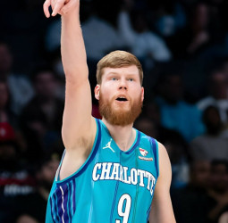 El Real Madrid contacta con Davis Bertans para cubrir la posible marcha de Gabusele