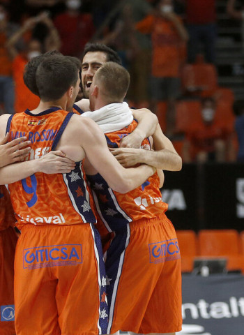 La Fonteta empuja para sumar el primer punto de cuartos (87-86)