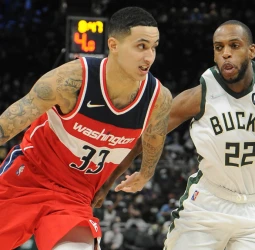 Kyle Kuzma a los Bucks, Middleton a los Wizards