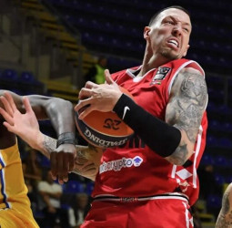Daniel Theis se acerca al Maccabi tras caerse la vía ASVEL
