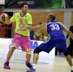 Jovan Novak, cerca del Urbas Fuenlabrada