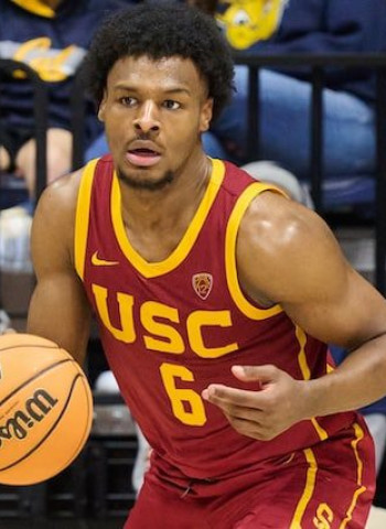 Los Angeles Lakers se plantean fichar al hijo de LeBron, a Bronny James