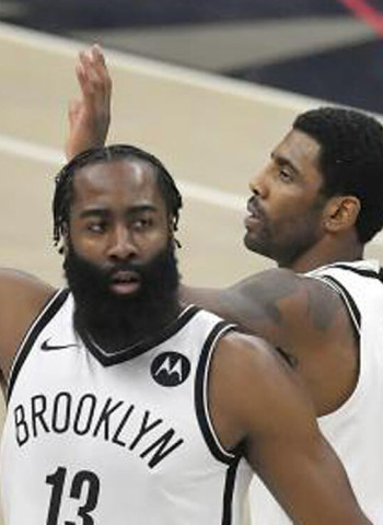 Los Nets negocian la renovaciones de Irving y Harden