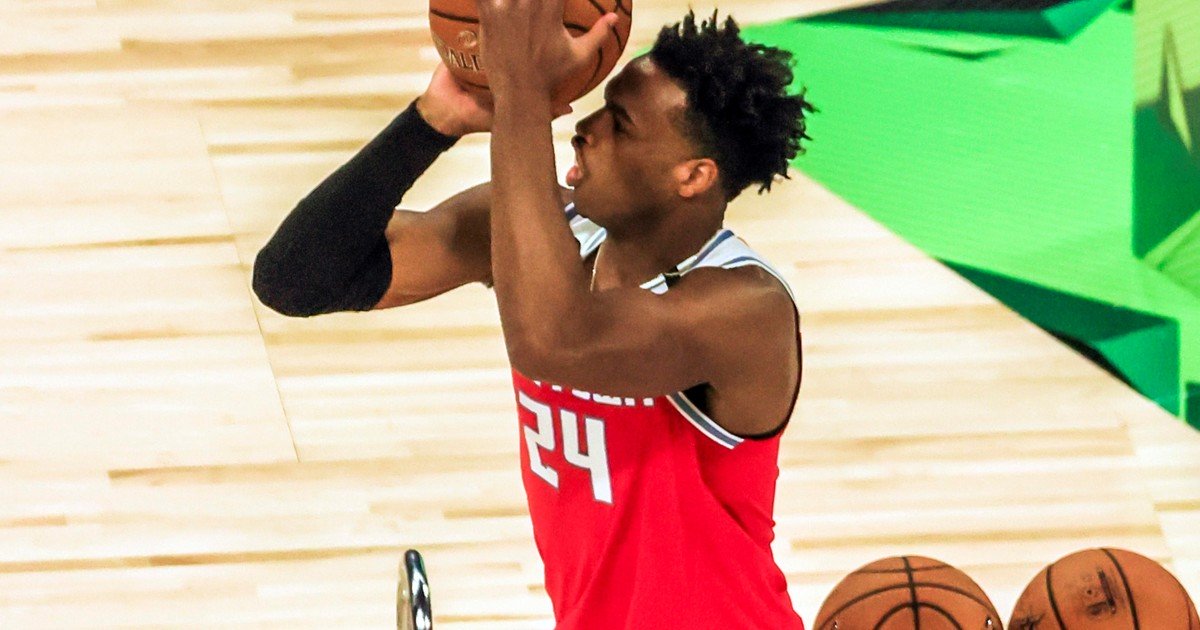 Buddy Hield, campeón del Concurso de Triples