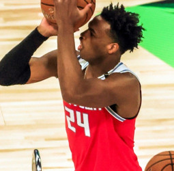 Buddy Hield, campeón del Concurso de Triples