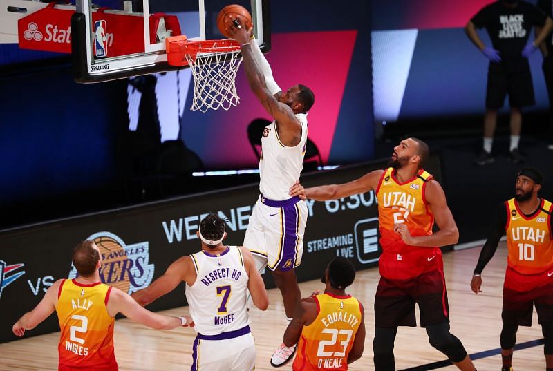 Un vistazo a la noche NBA: VanVleet brilla, Davis destroza y los Sixers se llevan un cara o cruz
