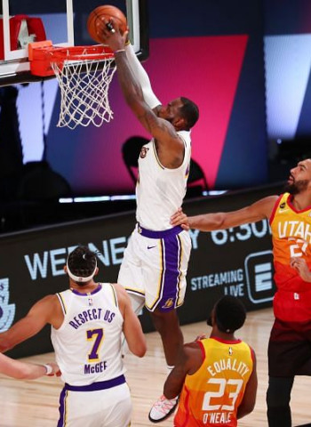 Un vistazo a la noche NBA: VanVleet brilla, Davis destroza y los Sixers se llevan un cara o cruz