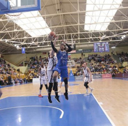 Moss vuelve a lo grande y Avenida sigue intratable