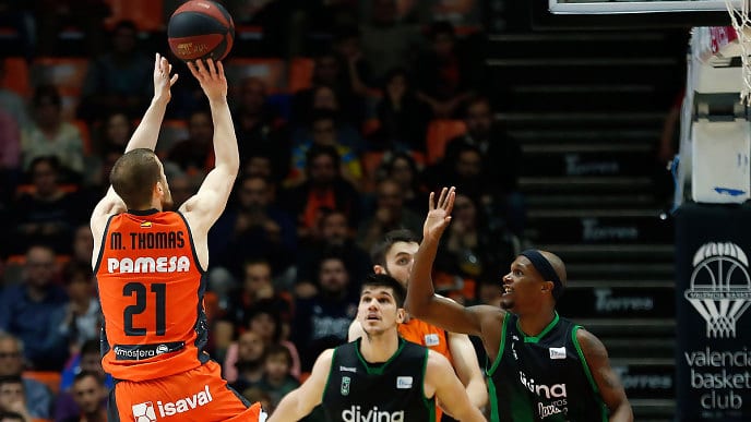 El Divina Seguros Joventut se estanca en el tercer cuarto en La Fonteta (93-80)