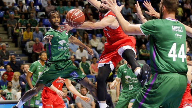 Unicaja vence a un Manresa que desciende de categoría (91-75)