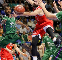 Unicaja vence a un Manresa que desciende de categoría (91-75)