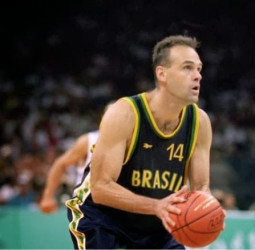 Oscar Schmidt; mano santa