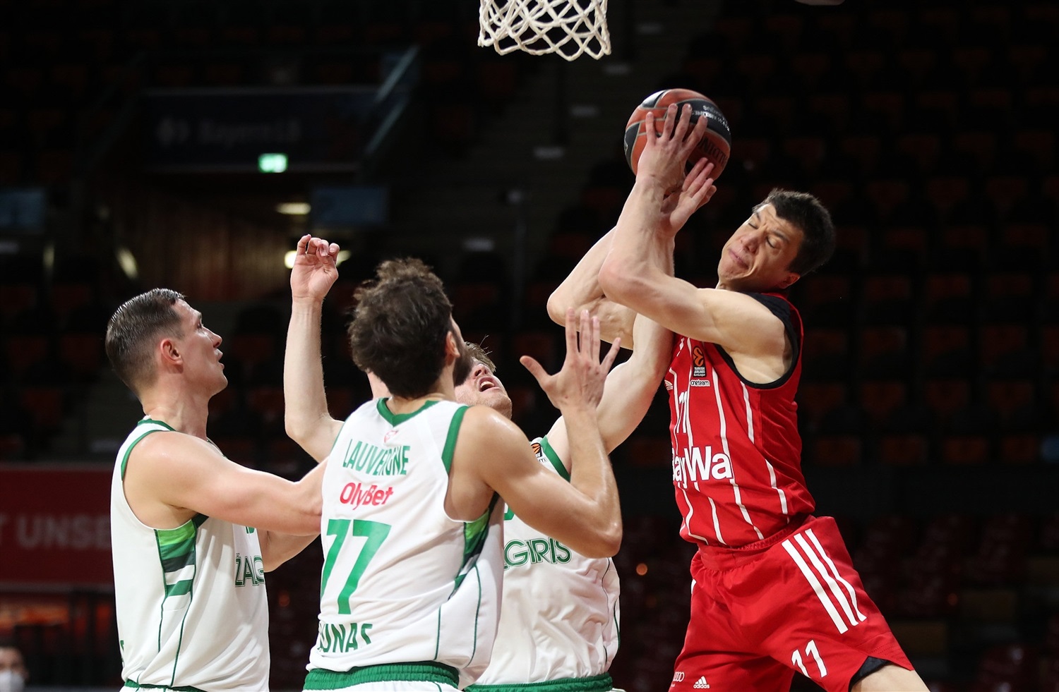 El Bayern supera al Zalgiris y se mete en los playoffs (71-70)