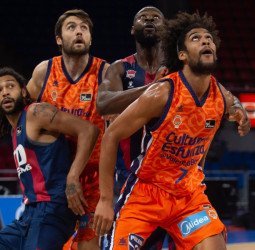 La Liga Endesa regresa a la Fonteta con un partidazo ante el TD Systems Baskonia