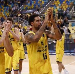 El Gran Canaria golpea con contundencia al Palencia (100-73)