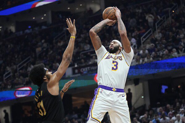 Anthony Davis marca el camino de los Lakers