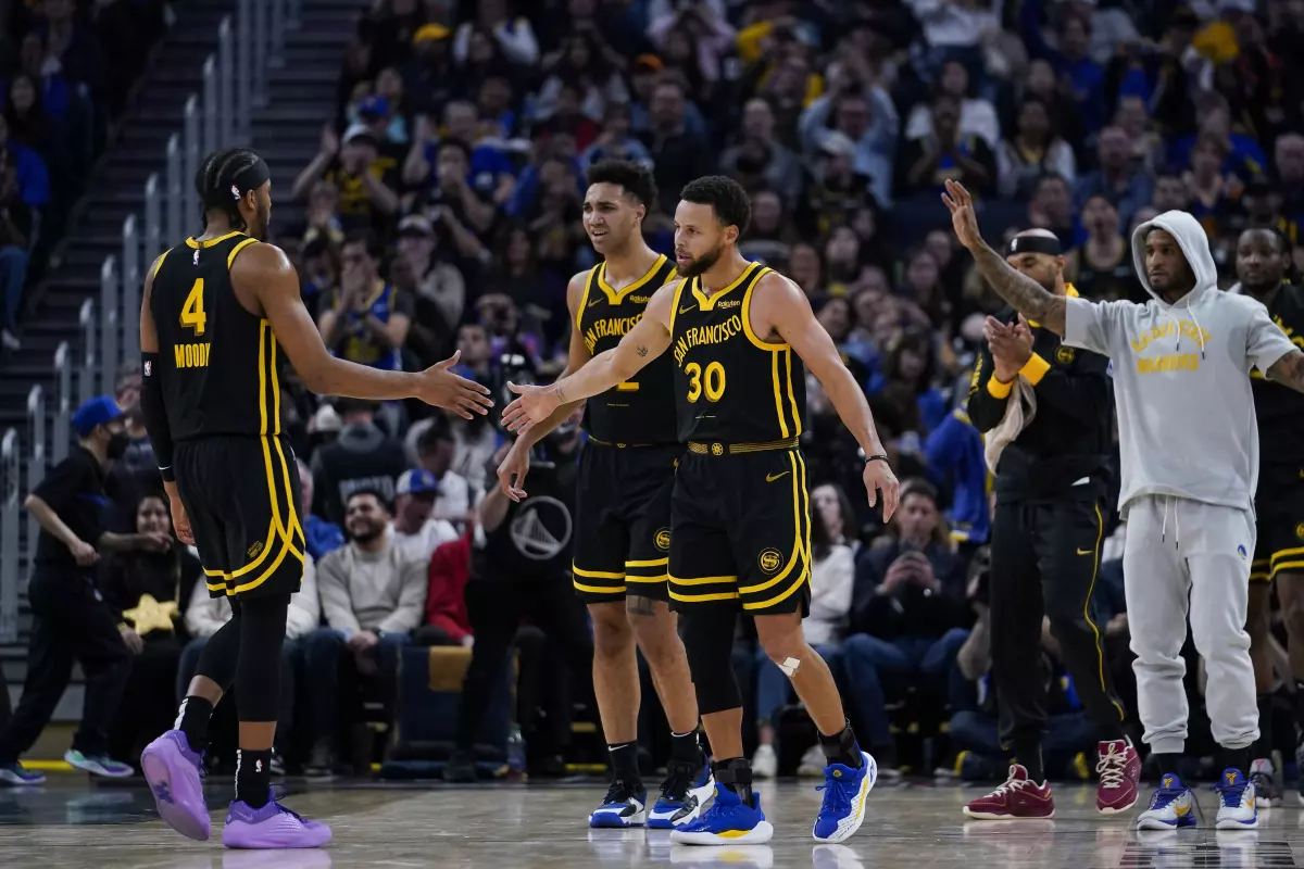 Curry le lleva el pulso a un Poole de vuelta al Chase Center