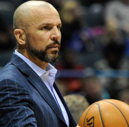 Milwaukee Bucks cesa a su entrenador Jason Kidd