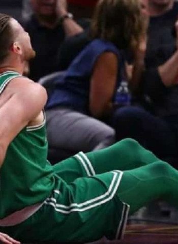 Cleveland vence a Boston en la noche de la lesión de Hayward (99-102)