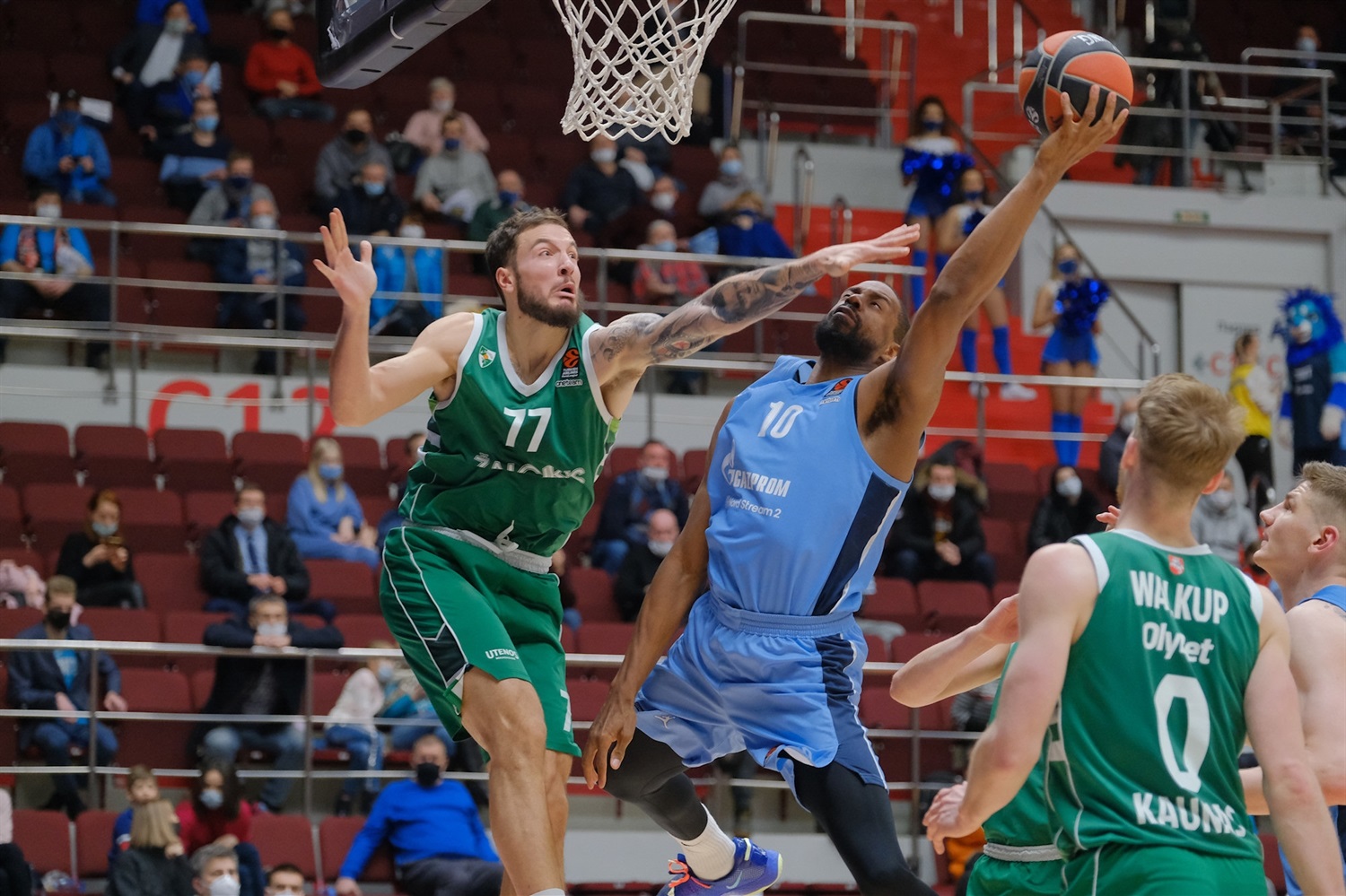 El Zenit se lleva un disputado partido ante el Zalgiris (77-65)