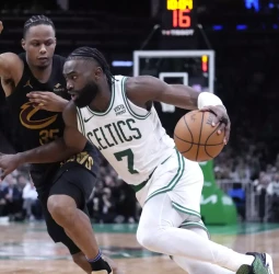 Los Boston Celtics pegan primero, 120-95 [1-0]