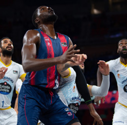 Baskonia se hace grande y vence ante su afición (91-70)