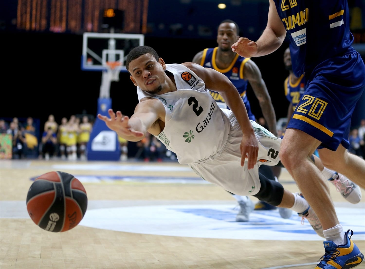 Ray McCallum apunta al Café Candelas Breogán