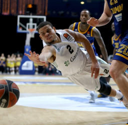 Ray McCallum apunta al Café Candelas Breogán