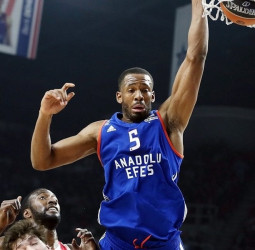 [1-2] El Anadolu Efes pone contra las cuerdas al Olympiacos (64-60)