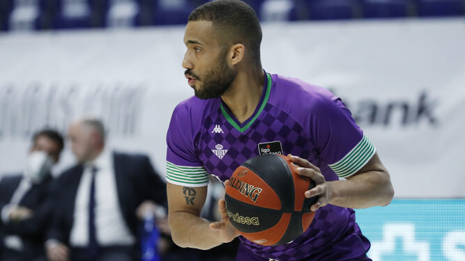 Mike Torres regresa al Coosur Betis tras su cesión en la NBA G-League
