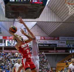 Juani Marcos decide un cara o cruz en favor del Bàsquet Girona, 78-77