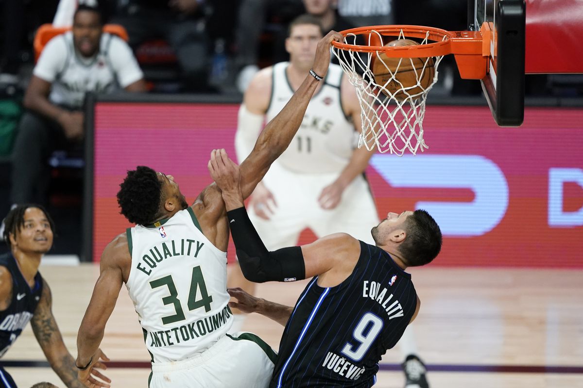 Los Bucks sacan adelante el partido con sufrimiento (121-106) [3-1]