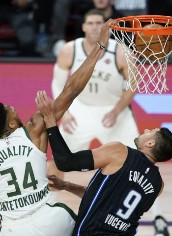 Los Bucks sacan adelante el partido con sufrimiento (121-106) [3-1]