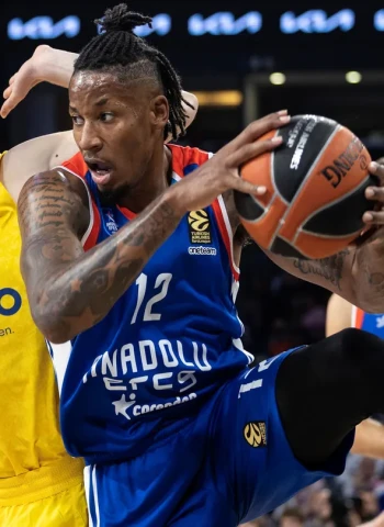 El Efes supera al ALBA en una carrera de fondo (78-74)