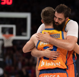 Valencia Basket gana la batalla física y fuerza el desempate (82-89)