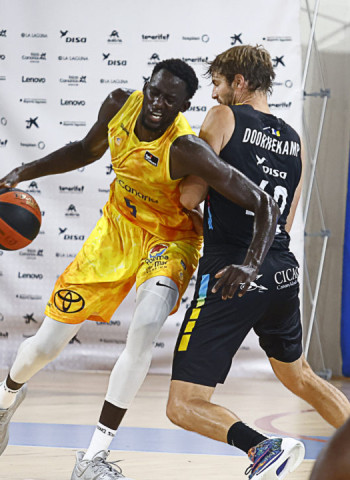 El Gran Canaria logró derrota al Lenovo Tenerife en un igualado duelo lleno de probaturas (68-70)