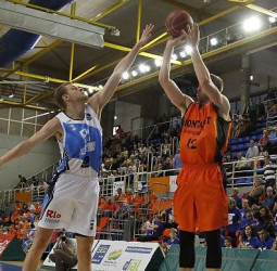 El Rio Natura Monbus Obradoiro muestra su buen momento en Fuenlabrada (63-75)
