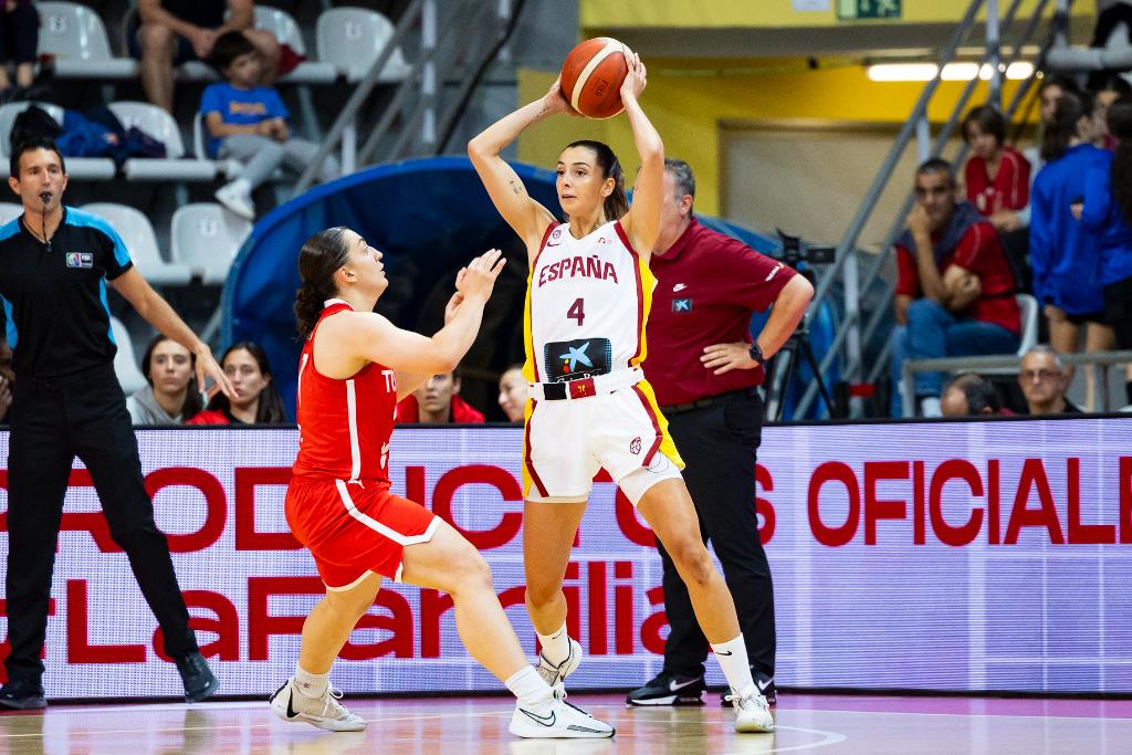 España da su primer paso hacia los Juegos con un atractivo estreno en Vigo, 59-47