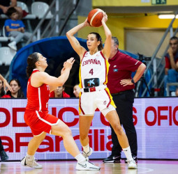 España da su primer paso hacia los Juegos con un atractivo estreno en Vigo, 59-47