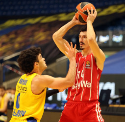 Lucic lidera la victoria del Bayern Munich en Tel Aviv (82-85)