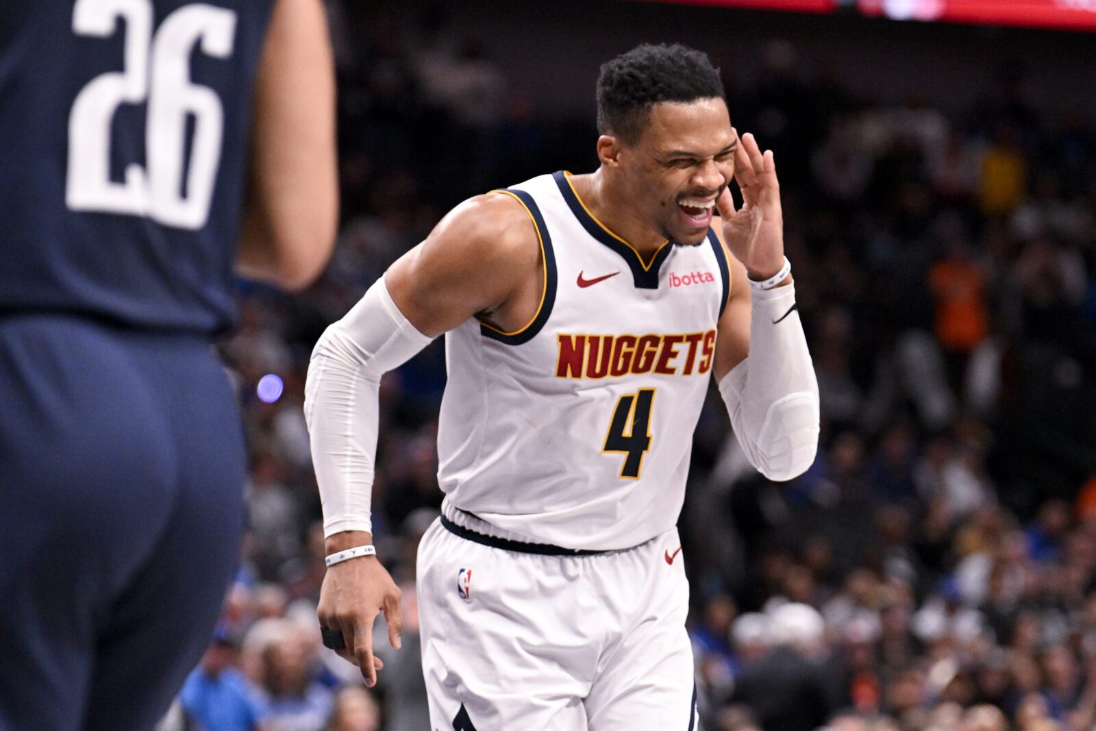 Los Nuggets bailan al ritmo de Westbrook, 112-101