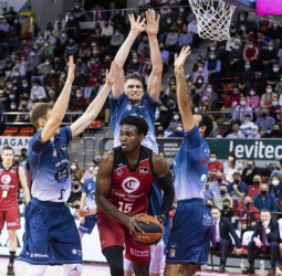 La Virtus Bolonia se fija en Chris Mekowulu