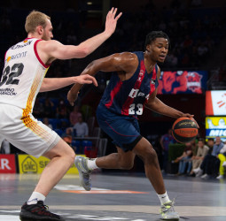 Vendaval baskonista para acariciar el Playoff (91-59)