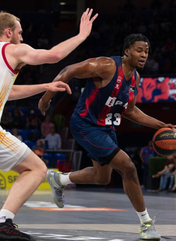 Vendaval baskonista para acariciar el Playoff (91-59)