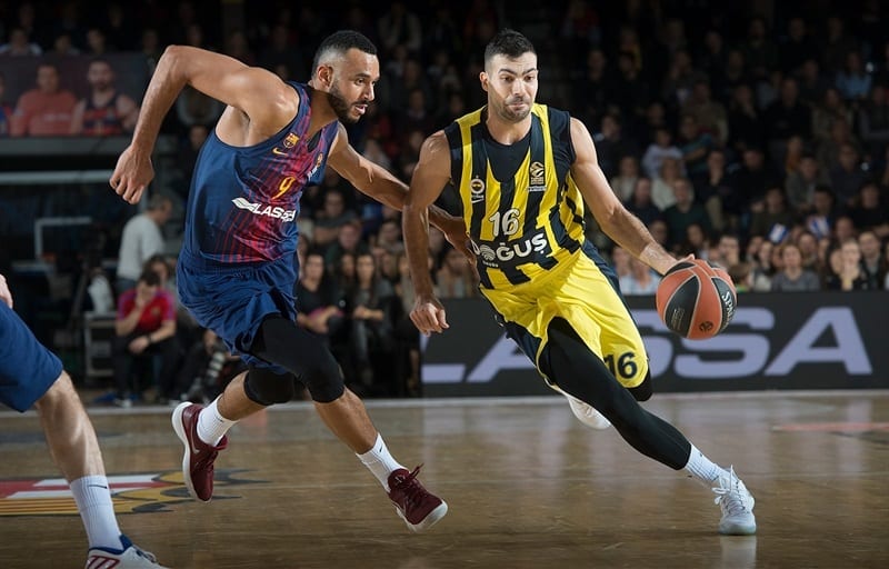 Sloukas marca el camino de la victoria de un serio y robusto Fenerbahce (68-83)