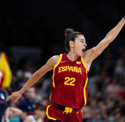 España no da opción a Serbia y va a París invicta, 70-62