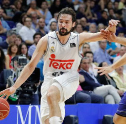 El Madrid remonta y suma el primer punto ante el UCAM Murcia (107-103)