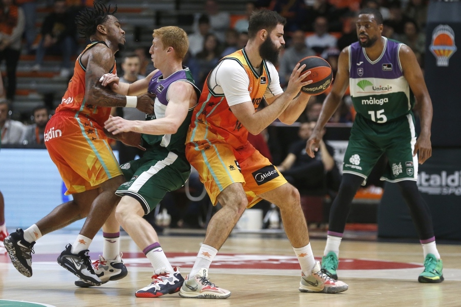 El Unicaja derrota al Valencia al Fonteta (67-83)