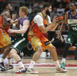 El Unicaja derrota al Valencia al Fonteta (67-83)