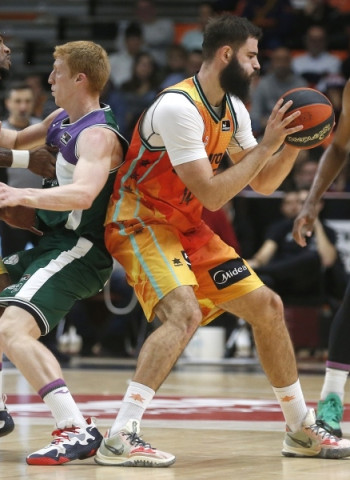 El Unicaja derrota al Valencia al Fonteta (67-83)
